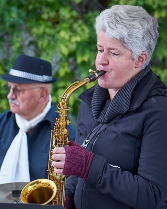 Uli mit Saxophon in Freiburg St Georgen