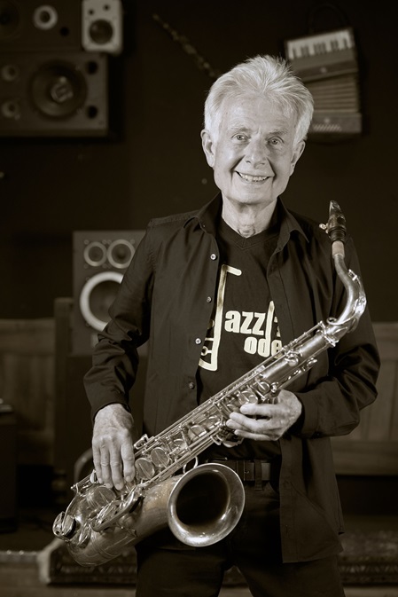 Portrait Harry Wesolowski mit Saxophon